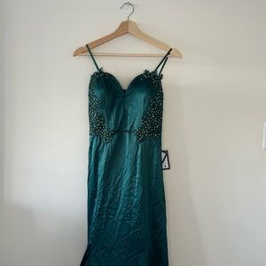 Emerald green prom dress